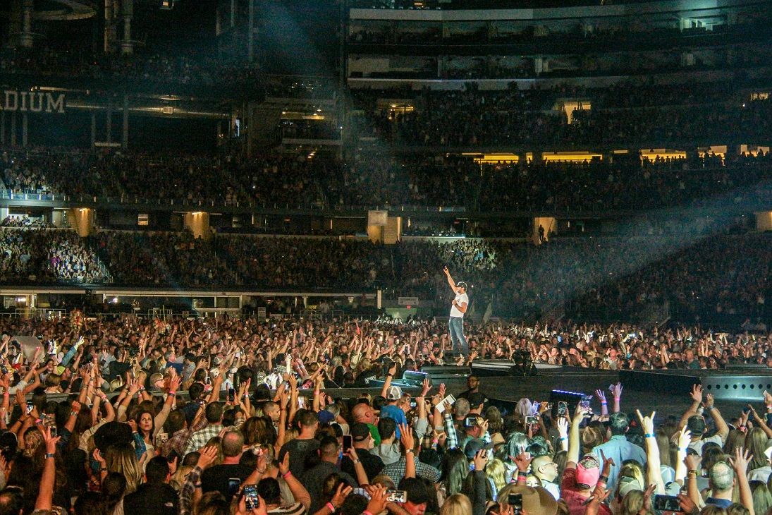 Luke Bryan Wraps  “Kill The Lights Tour”  With Back to Back Sold Out Stadium Shows & 1.6 Million Fans in 2016