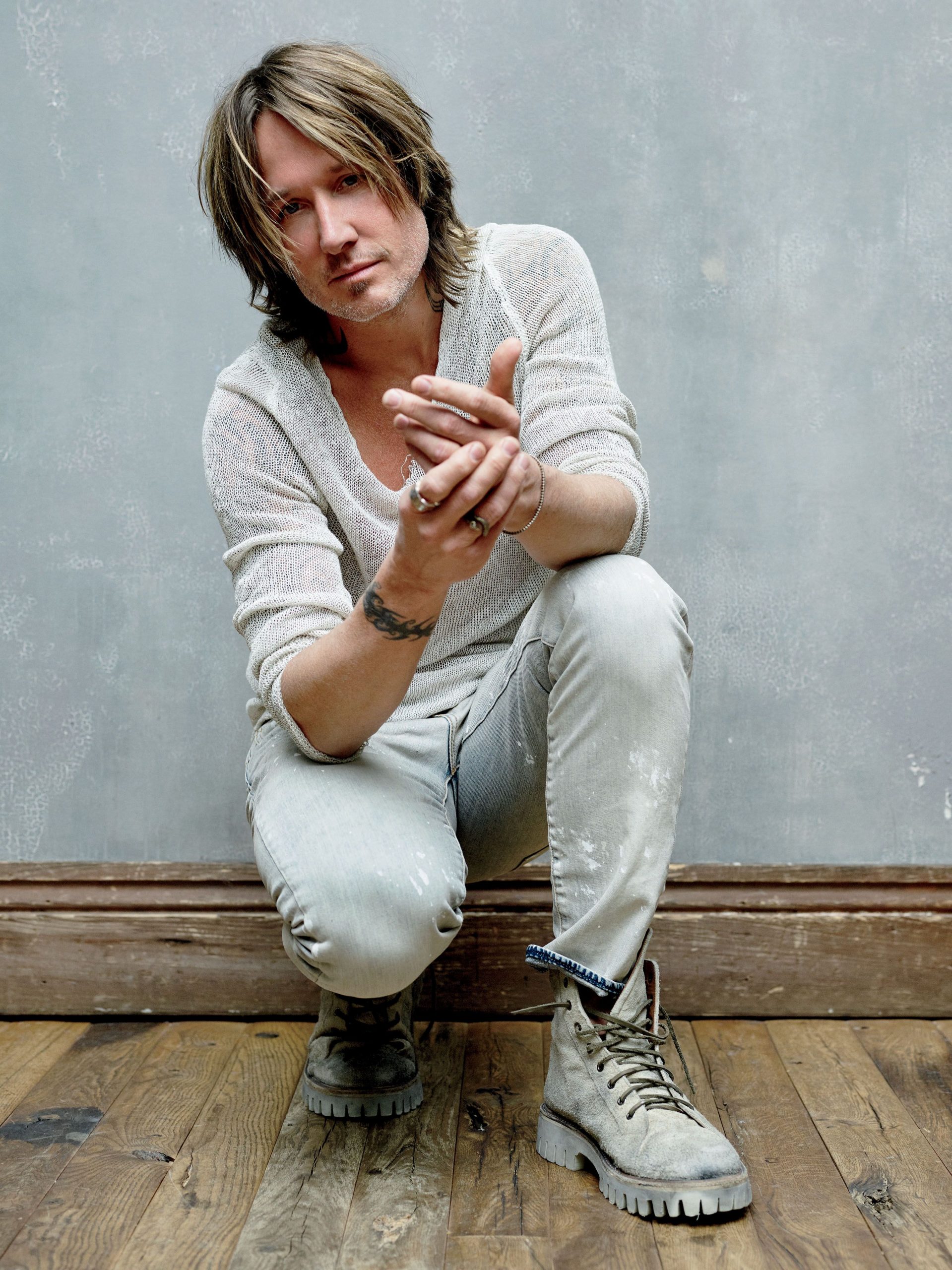 Keith Urban Releases “Wild Hearts” Music Video