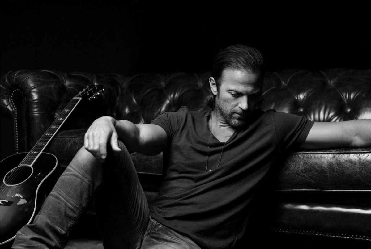 KIP MOORE STACKS STRING OF SOLDOUT SHOWS ACROSS THIRD RUN OF ROOM TO SPARE ACOUSTIC TOUR UMG