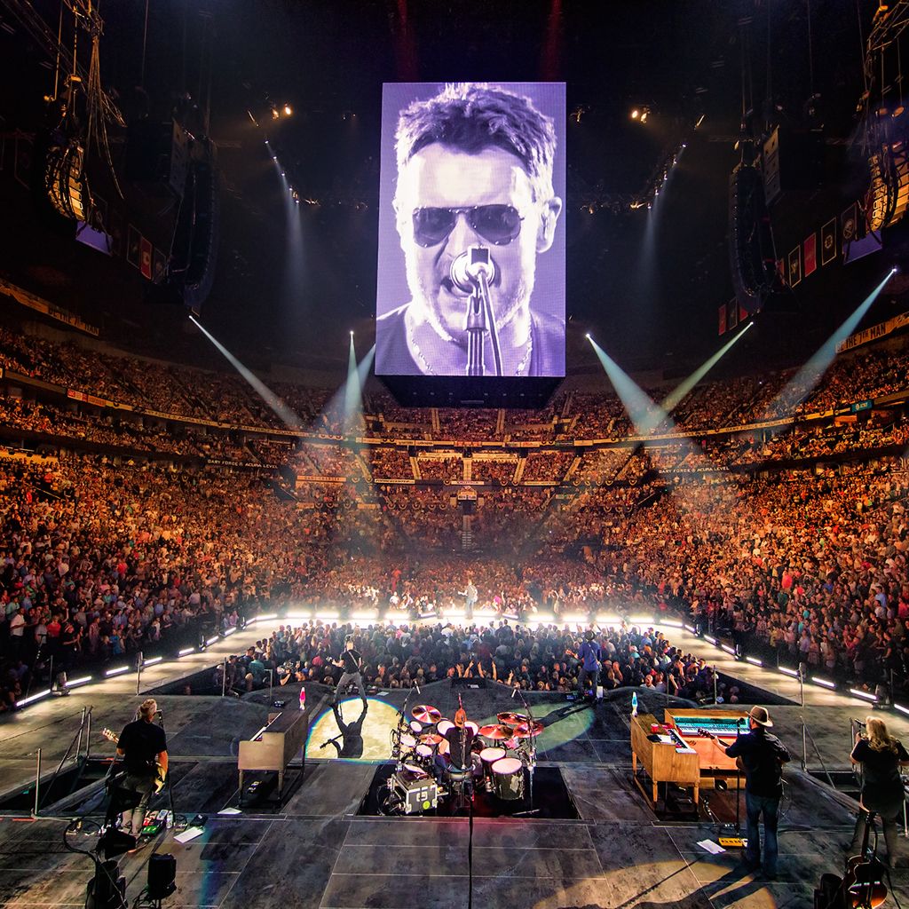 ERIC CHURCH OWNS NASHVILLE CROWD IN FIRST OF TWO TOUR-CLOSING SHOWS