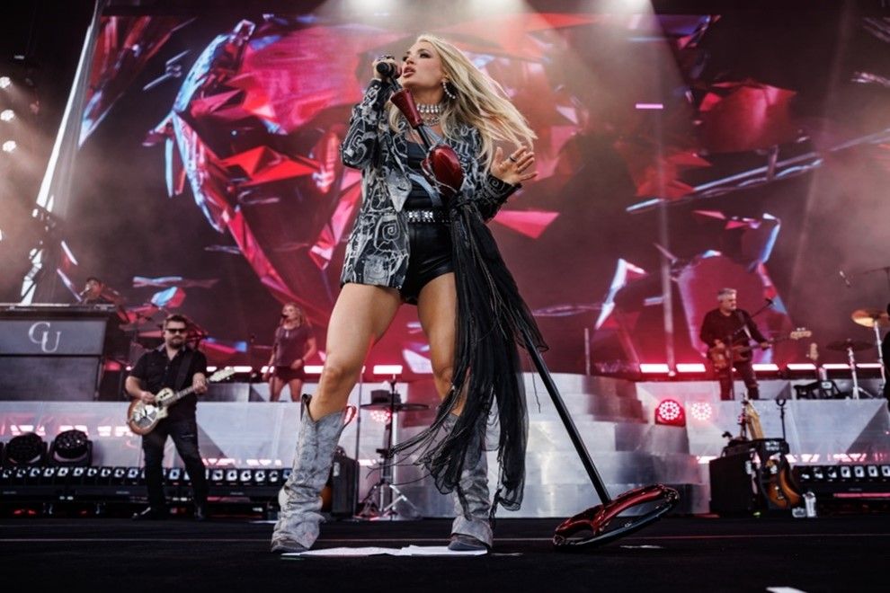 CARRIE UNDERWOOD ROCKS THE STAGE WITH ELECTRIFYING STADIUM PERFORMANCE IN MONCTON, NB – FIRST OF THREE SHOWS ON GUNS N’ ROSES WORLD TOUR 2023