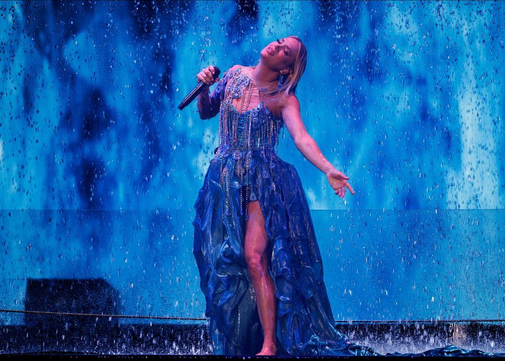 CARRIE UNDERWOOD DAZZLES AUDIENCES IN SOLD-OUT RETURN TO RESORTS WORLD THEATRE IN REFLECTION: THE LAS VEGAS RESIDENCY THIS WEEKEND, SEPT. 22 & 23