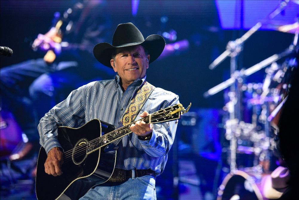 GEORGE STRAIT ANNOUNCES TO INDY CROWD: “I BROKE DOWN AND DID ANOTHER RECORD”